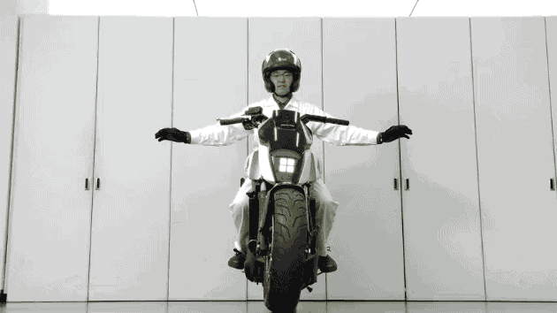 Honda's self-balancing motorcycle - short season damon