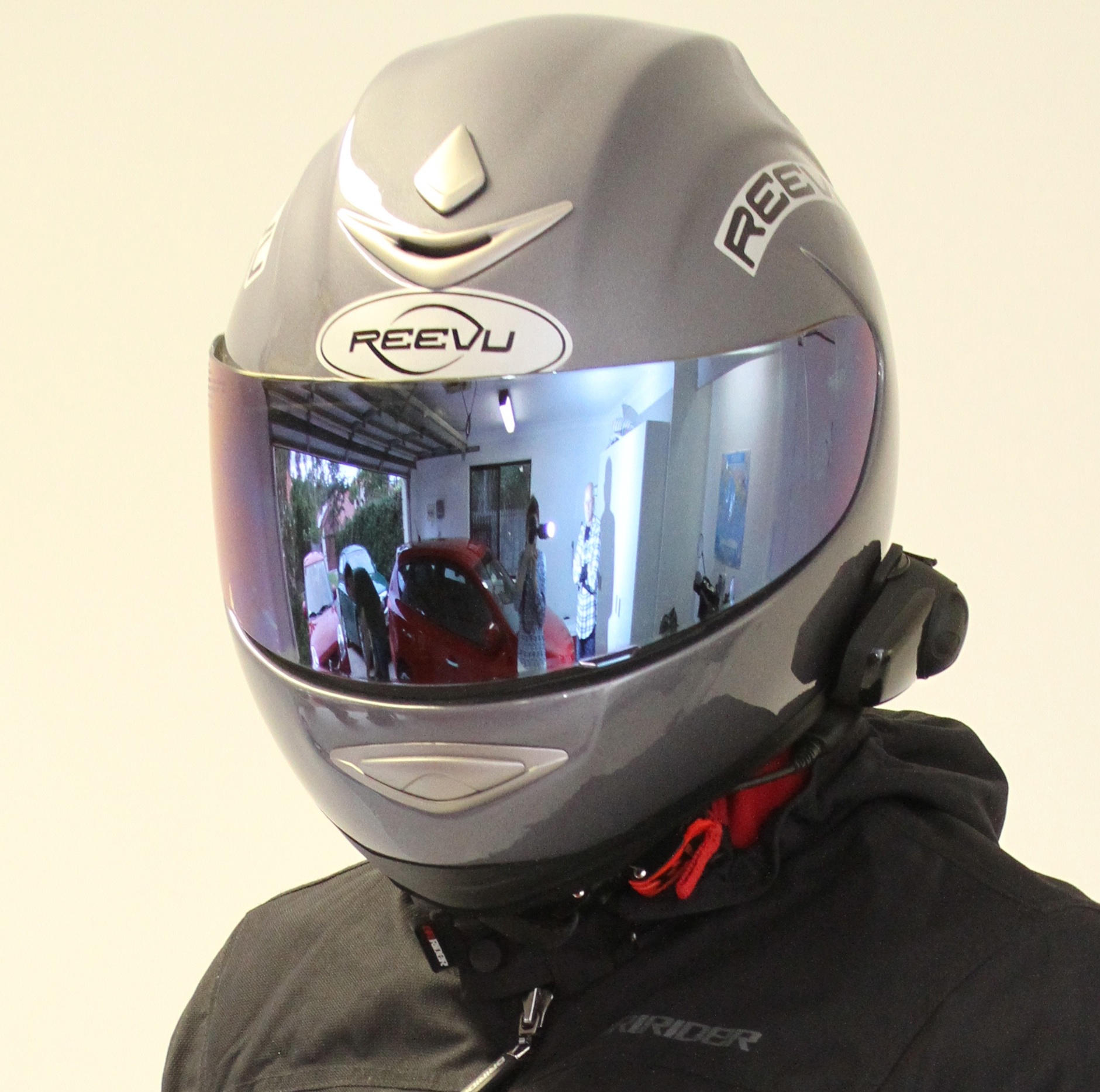 Reevu motorcycle helmet