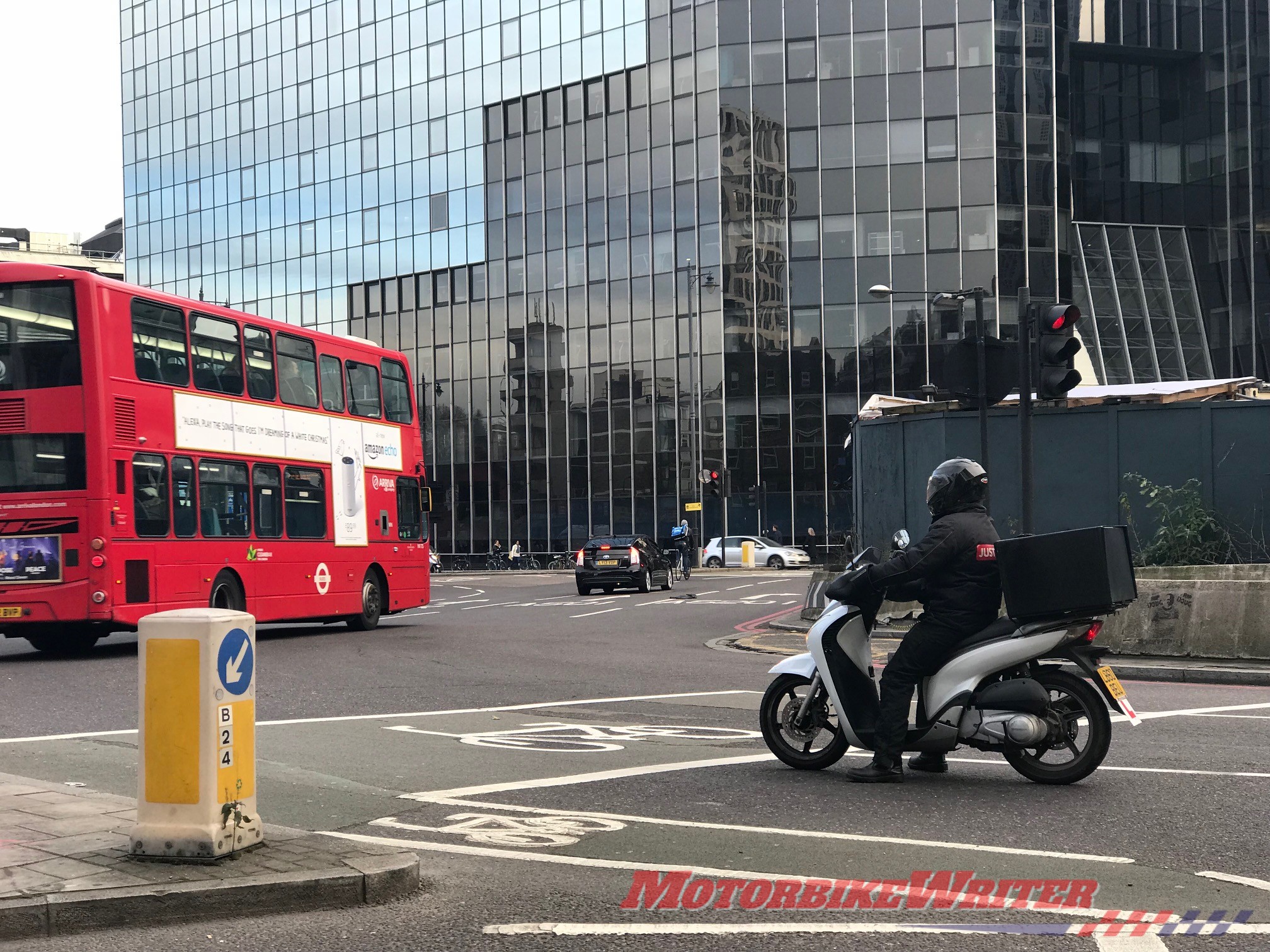 London roundabout has safe boxes for cyclists, but not motorcyclists or scooter riders