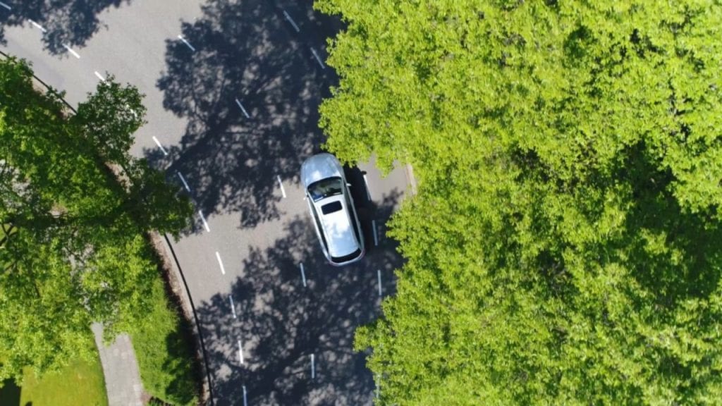 car takes advantage of "Arena del Future" inductive Highway in Italy