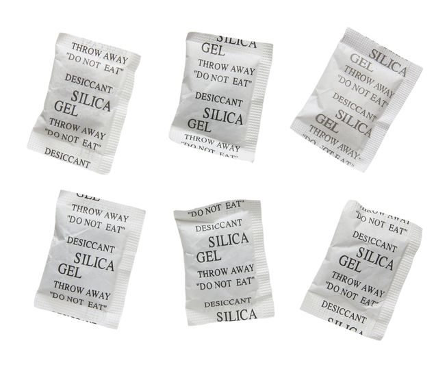 Silica gel packets Helmet Heat Deformed How does temperature affect a helmet?