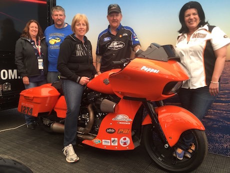 Brisbane Hoggies with Pepper and Kim (right) Bathurst 1000