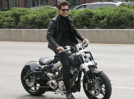 Tom Cruise in Mission: Impossible 5 - on his Vyrus 987