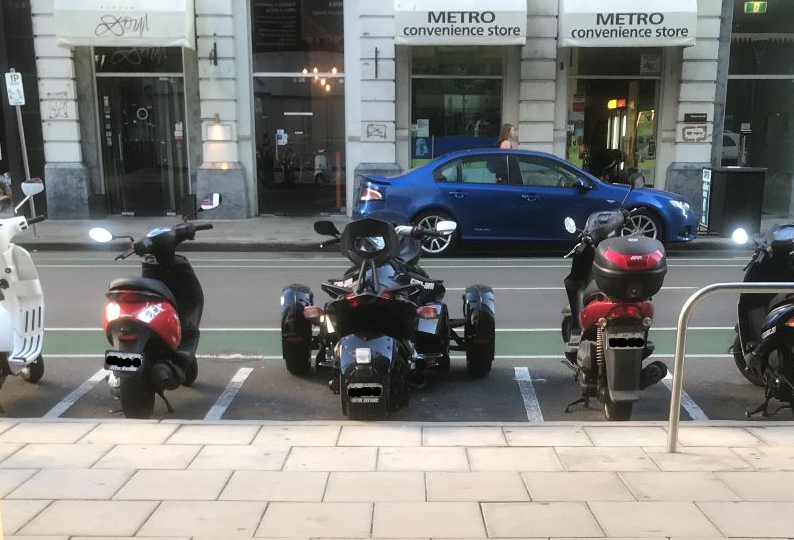 Can trikes park in motorbike bays? bashing