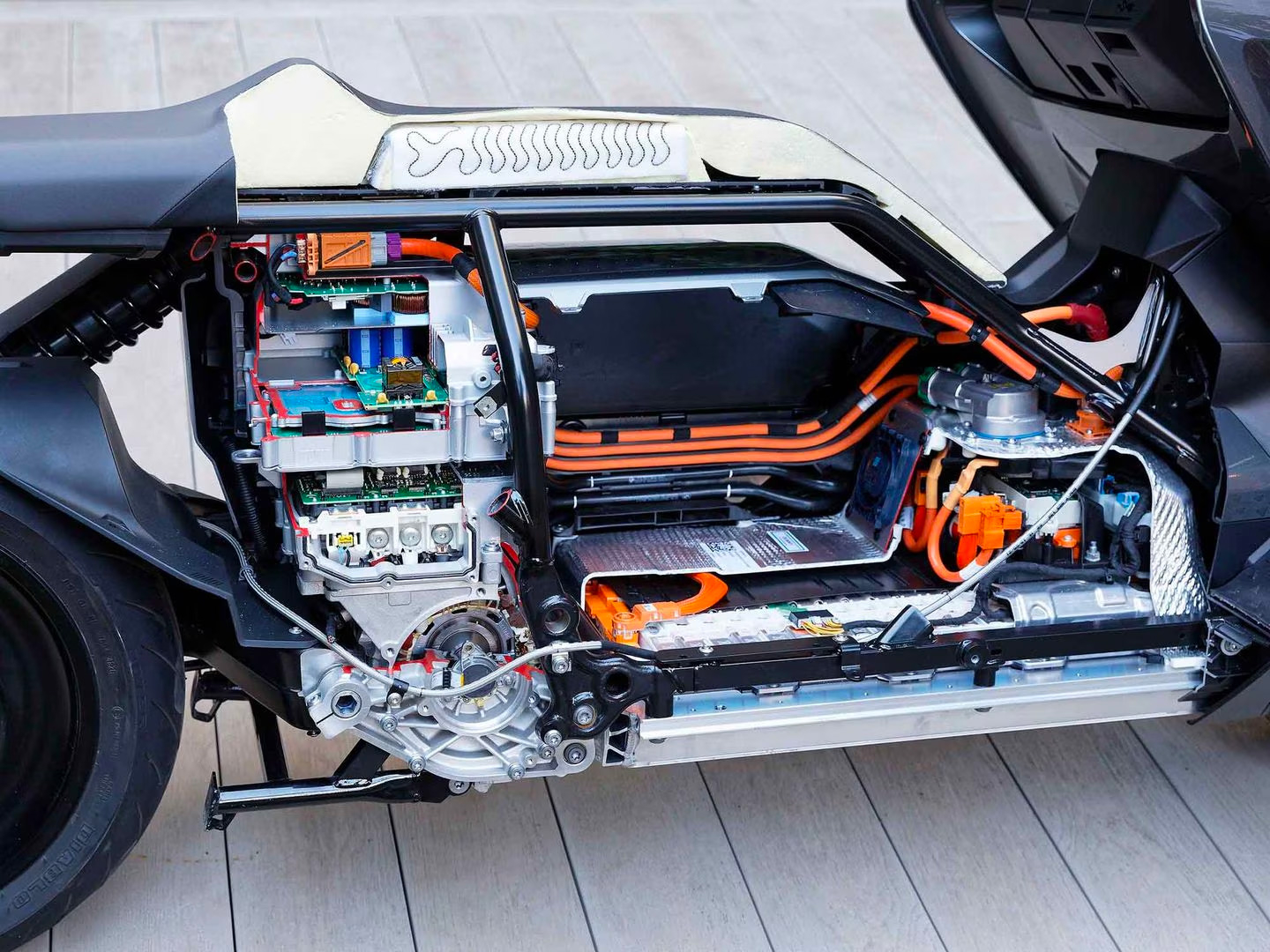a cross section of the BMW's CE-04 electric scooter showing the internals and battery