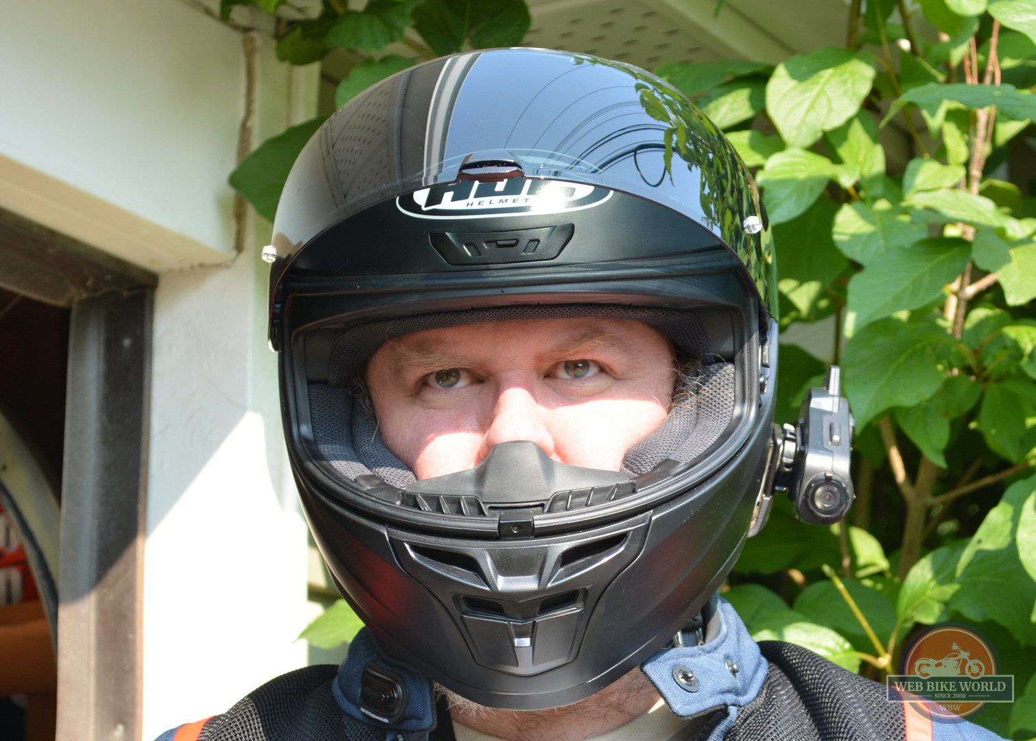 Front view of rider wearing HJC i10 helmet