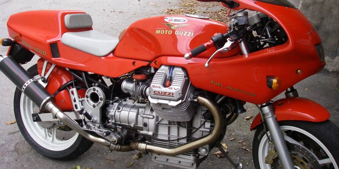 A Moto Guzzi Daytona 1000. Media sourced from Wikipedia.