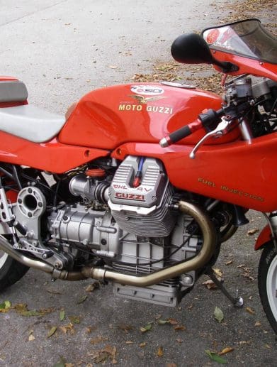 A Moto Guzzi Daytona 1000. Media sourced from Wikipedia.