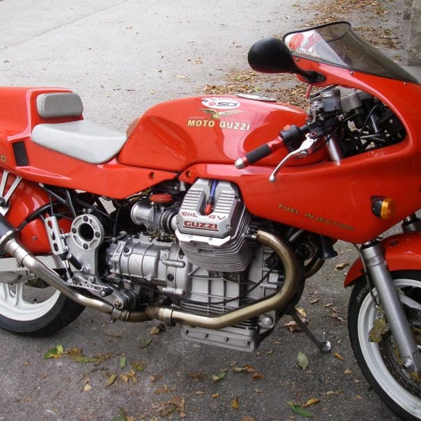 A Moto Guzzi Daytona 1000. Media sourced from Wikipedia.