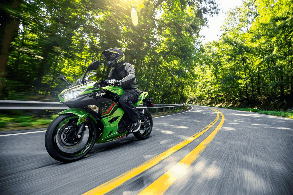 https://www.webbikeworld.com/wp-content/uploads/2023/04/2023_Kawasaki_ninja400_3.gif