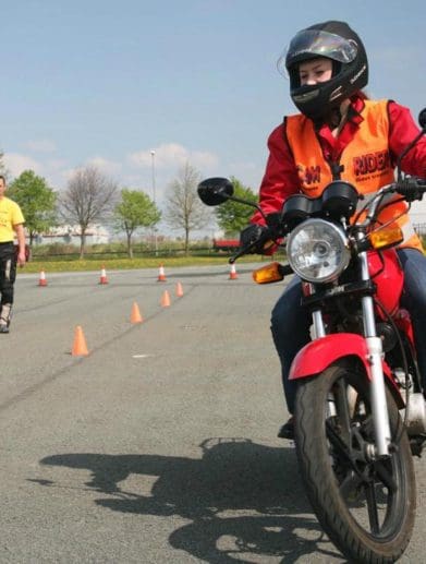 A motorcyclist goes through their motorcycle test. Media sourced from Visordown.