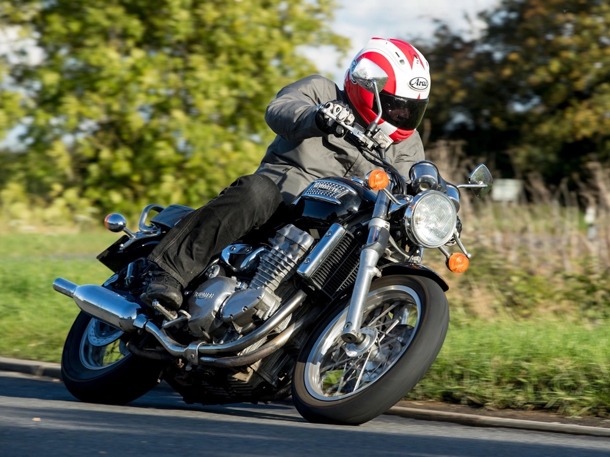 A view of Triumph's Thunderbird 900 - a bike that inspired the brand's 1995–2001 Adventurer 900 triple. Media sourced from MCN.