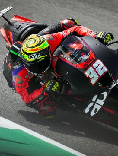 Aprilia's RS-GP, sporting the usual large-and-in-charge aerodynamic package. Media sourced from Roadracing World.