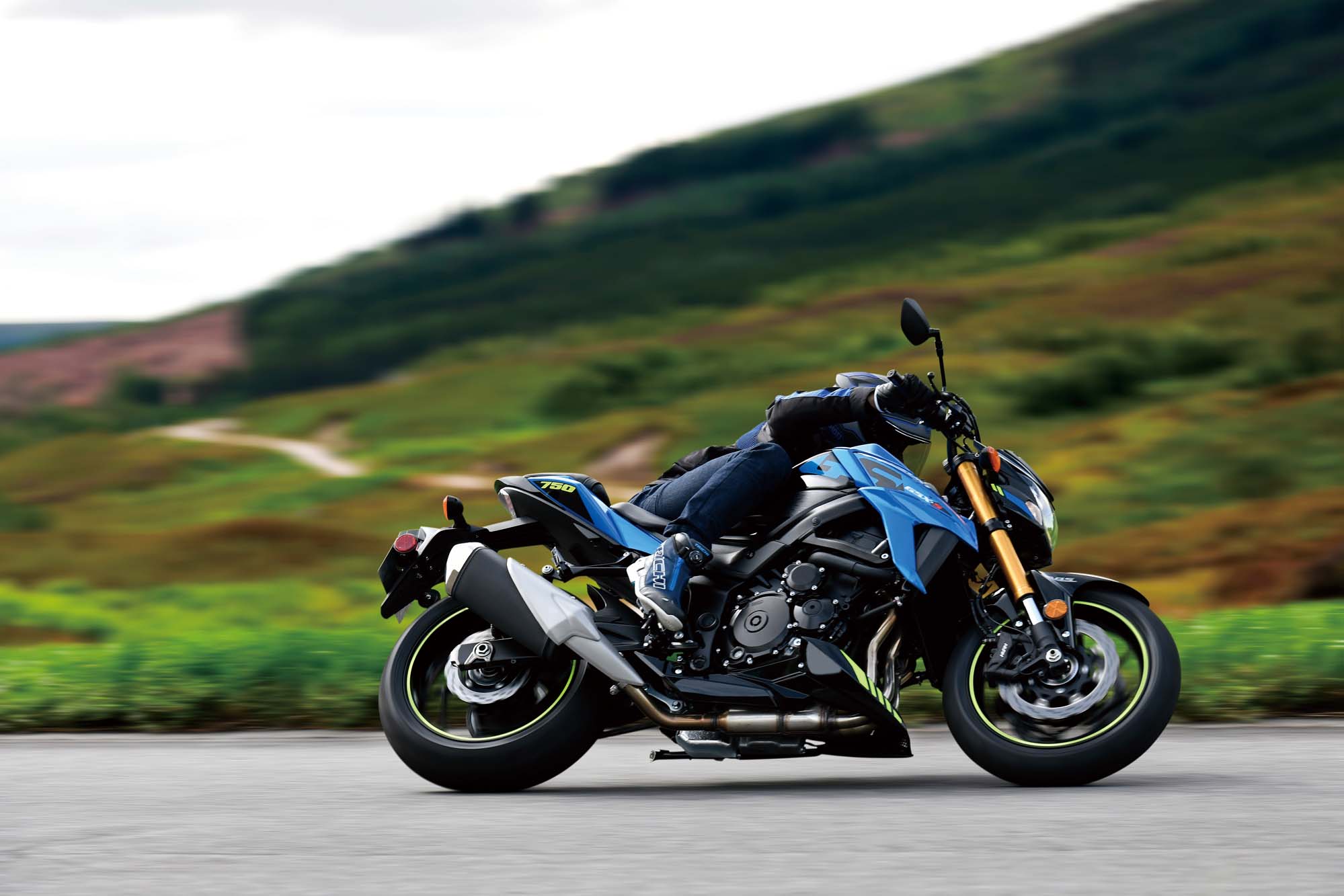 Honda cb650r vs suzuki on sale gsx s750