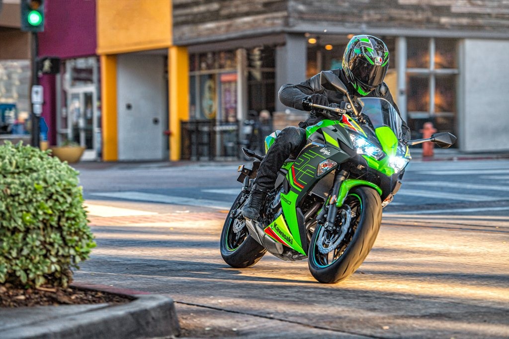 https://www.webbikeworld.com/wp-content/uploads/2023/05/2023_Kawasaki_ninja_650.jpg