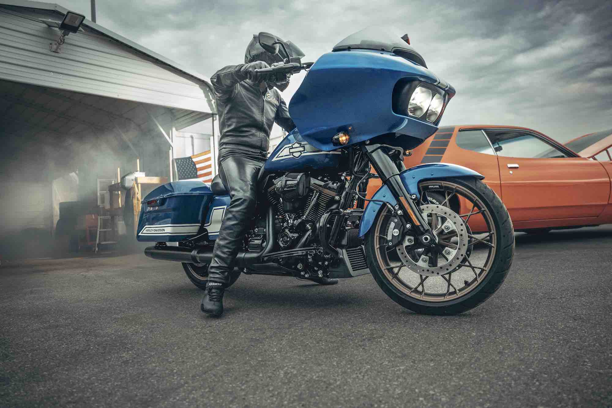 A front quarter view of the Harley-Davidson Limited Enthusiast Edition Road Glide® ST. Media sourced from Harley-Davidson. 