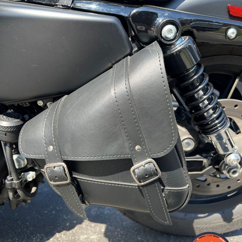 Harley Dyna Swing Arm Dowco Willie Max Black Jack Swingarm Bag