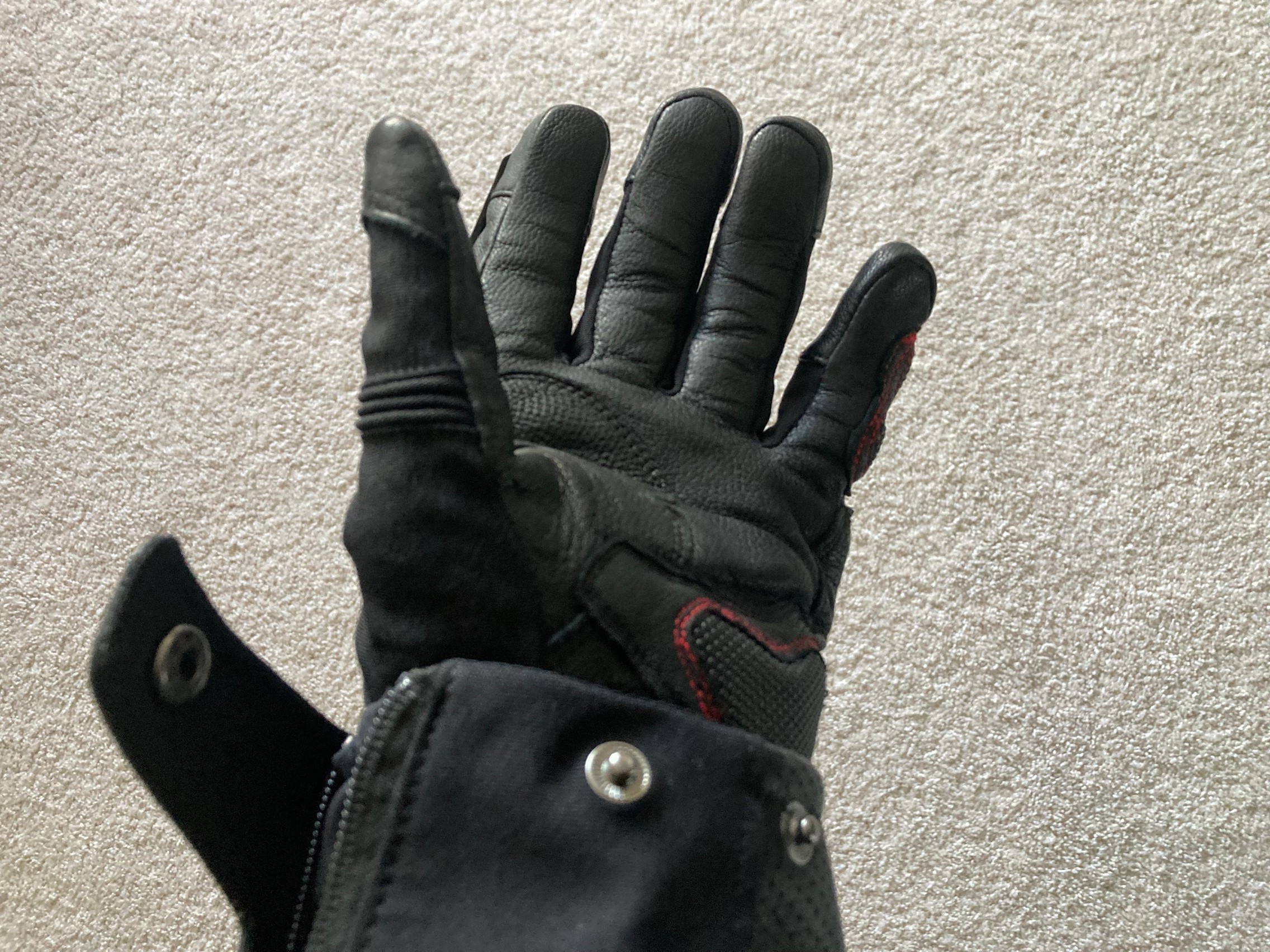 Wearing a short cuff glove with REV'IT! Valve H2O jacket