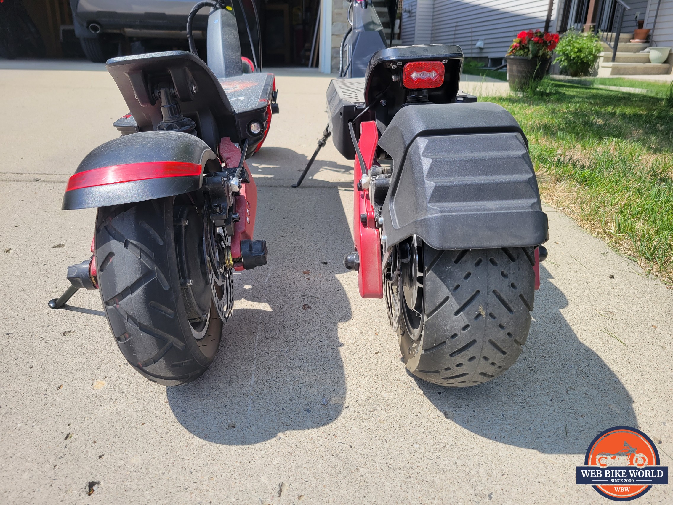 The Eagle One tires (left) are slightly slimmer than the Eagle One Pro (right).