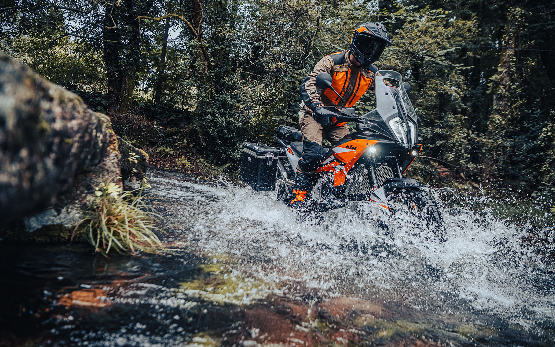 2023 KTM 890 Adventure / Adventure R [Specs, Features, Photos]