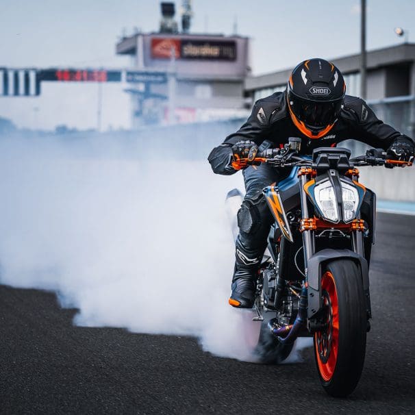 2023 KTM 890 Duke R