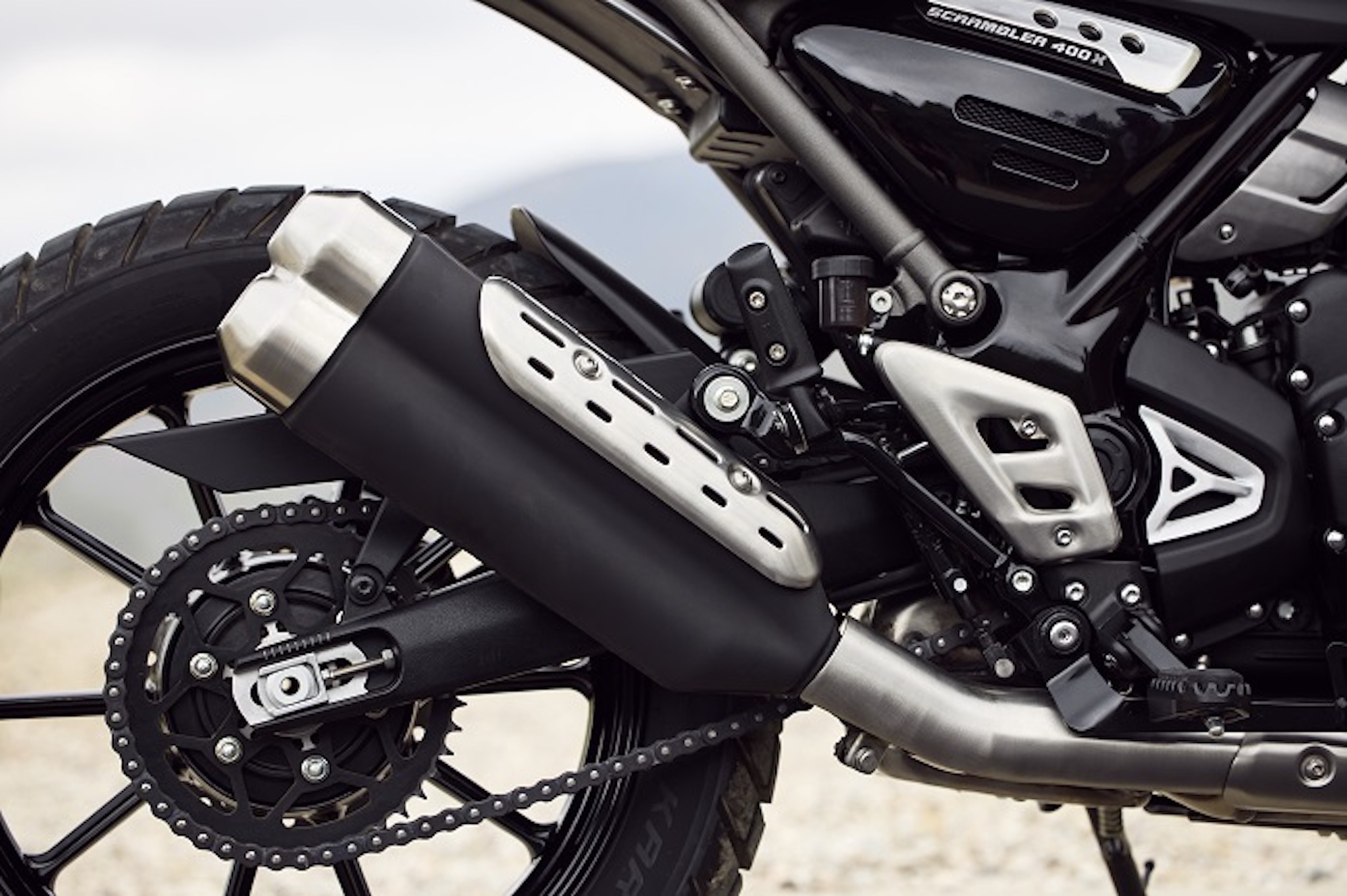 A prime view of Triumph's dual barrel situ in the new Scrambler 400 X. Media sourced from Triumph.