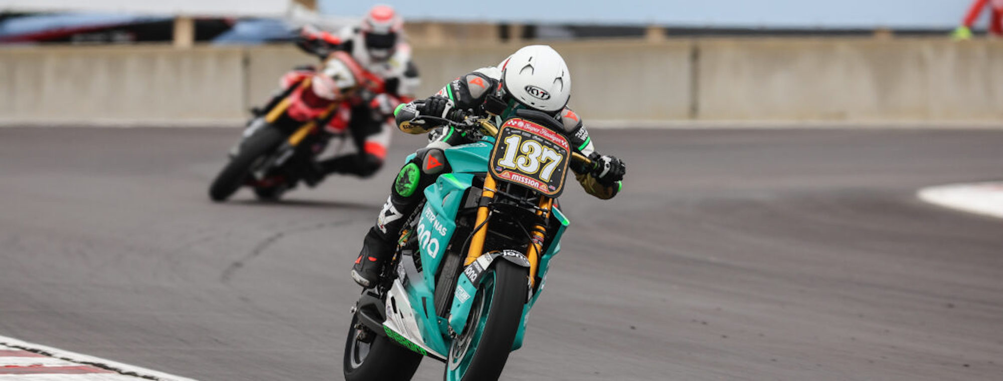 Energica’s #137 Eva Ribelle RS at Race 2 of 2023’s Super Hooligan National Championship. Media sourced from Energica's press release.