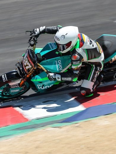 A view of Energica's Eva Ribelle RS taking the lead at this past Round One of Super Hooligans (Laguna Seca). Media sourced from Energica's recent press release.