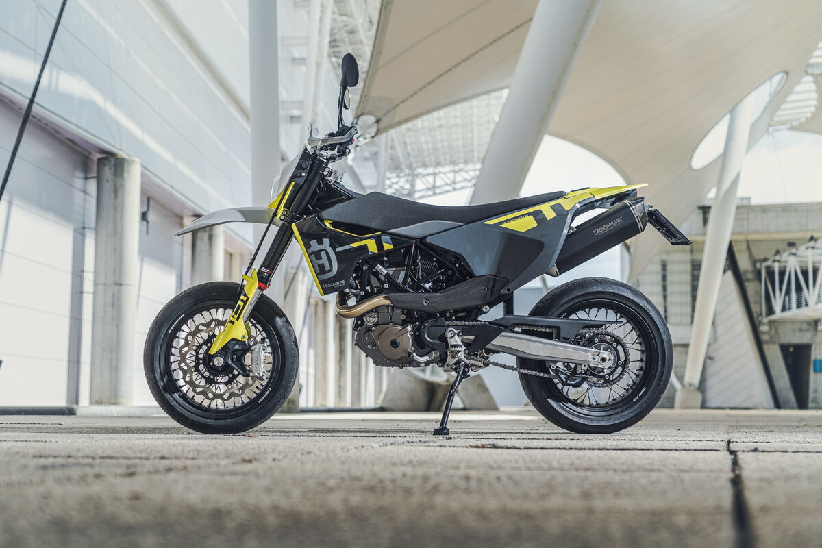 Husqvarna 701 Supermoto (2015-on) Motorcycle Review