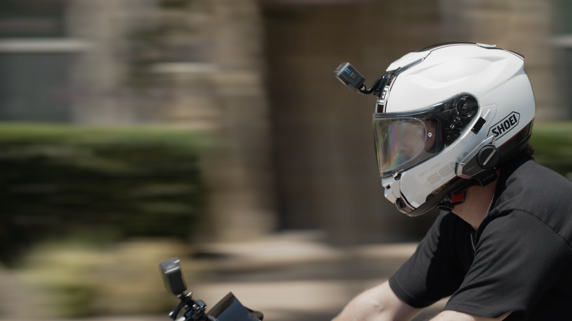 A motorcycle rider using their GoPro in synchronization with their Sena comm. Media sourced from Sena.