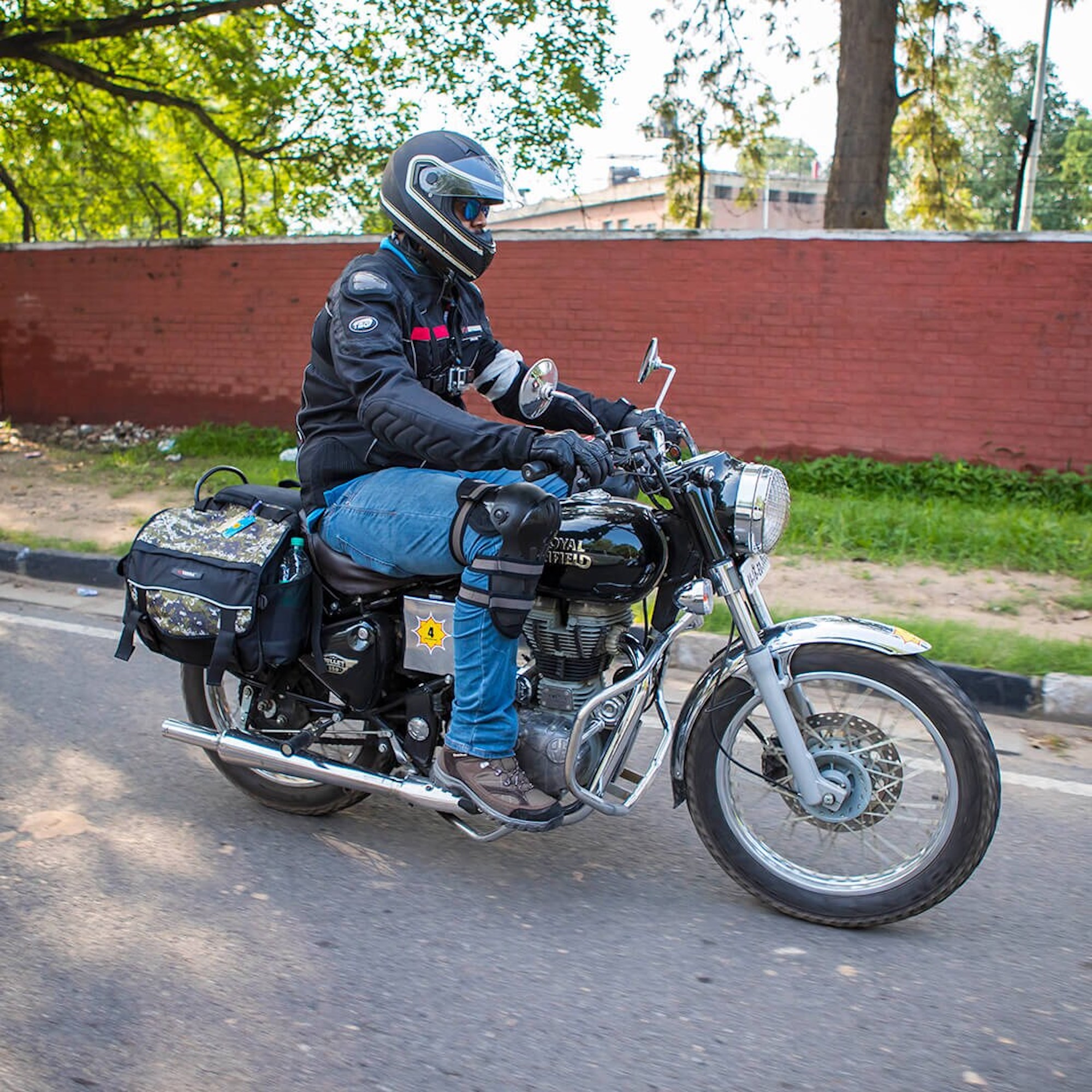 A view of Royal Enfield's current Bullet, sporting 346cc's instead of the updated 349cc's. Media sourced from Royal Enfield.