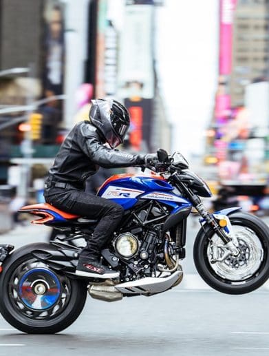 MV Agusta's 2023 Dragster RR SCS America Special Edition. Media sourced from Andar de Moto.
