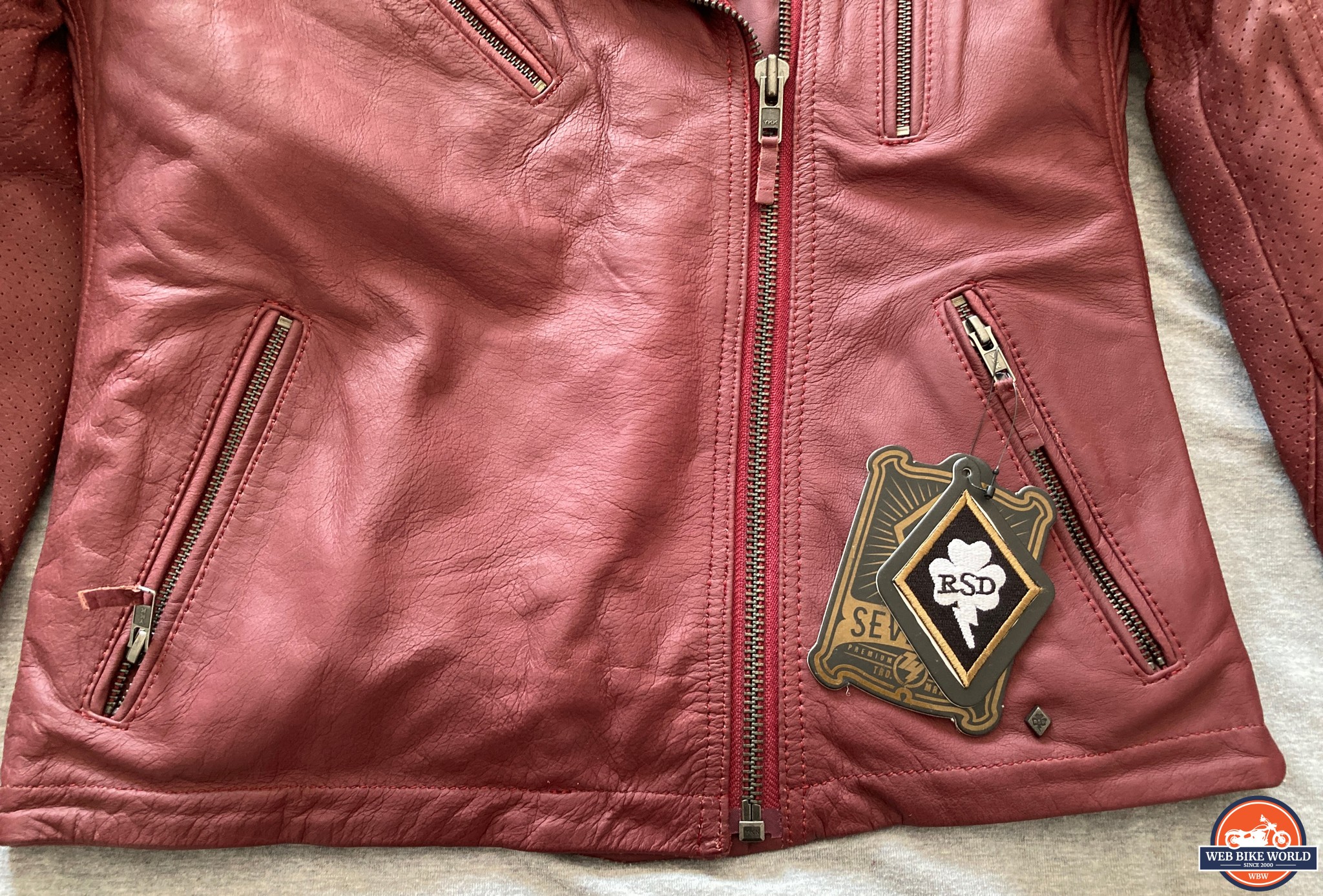 Front view of the front jacket pockets