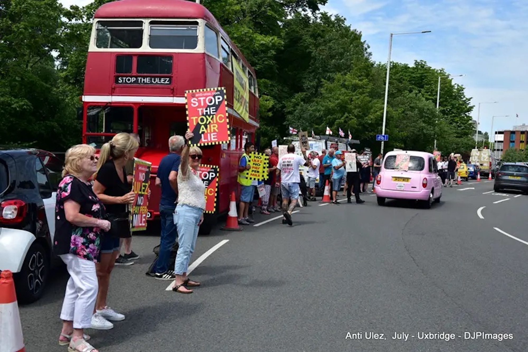 EU civilians unhappy about the next phase of the ULEZ. Media sourced from MCN.