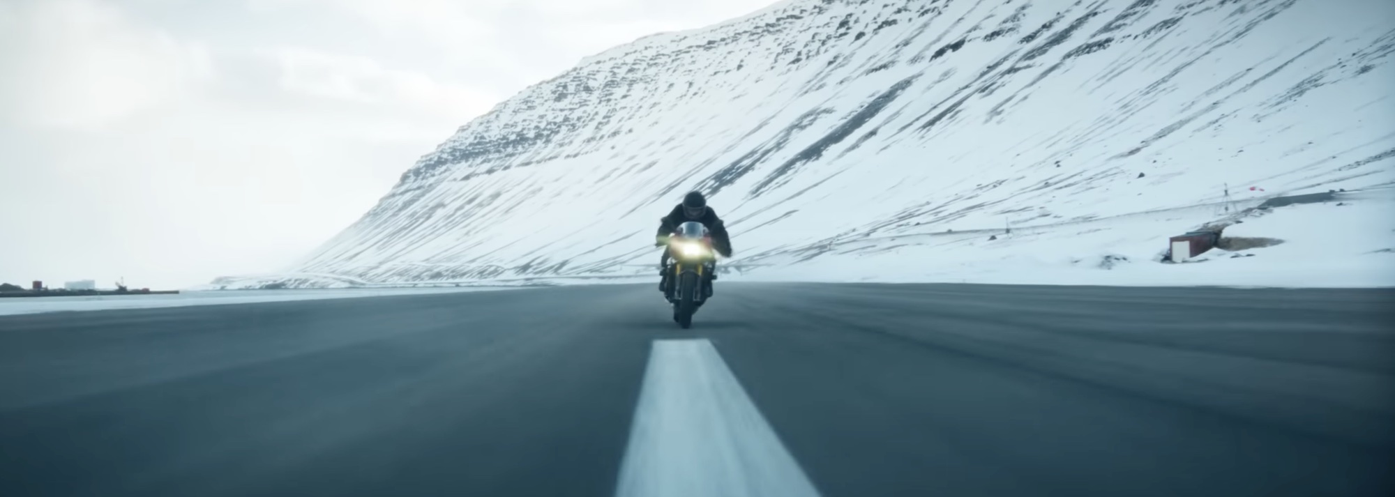 A view of the new Netflix hit Heart of Stone (2023), featuring Gal Gadot and her spiffy Speed Triple 1200 RR. Media sourced from Triumph and YouTube, aka Netflix.