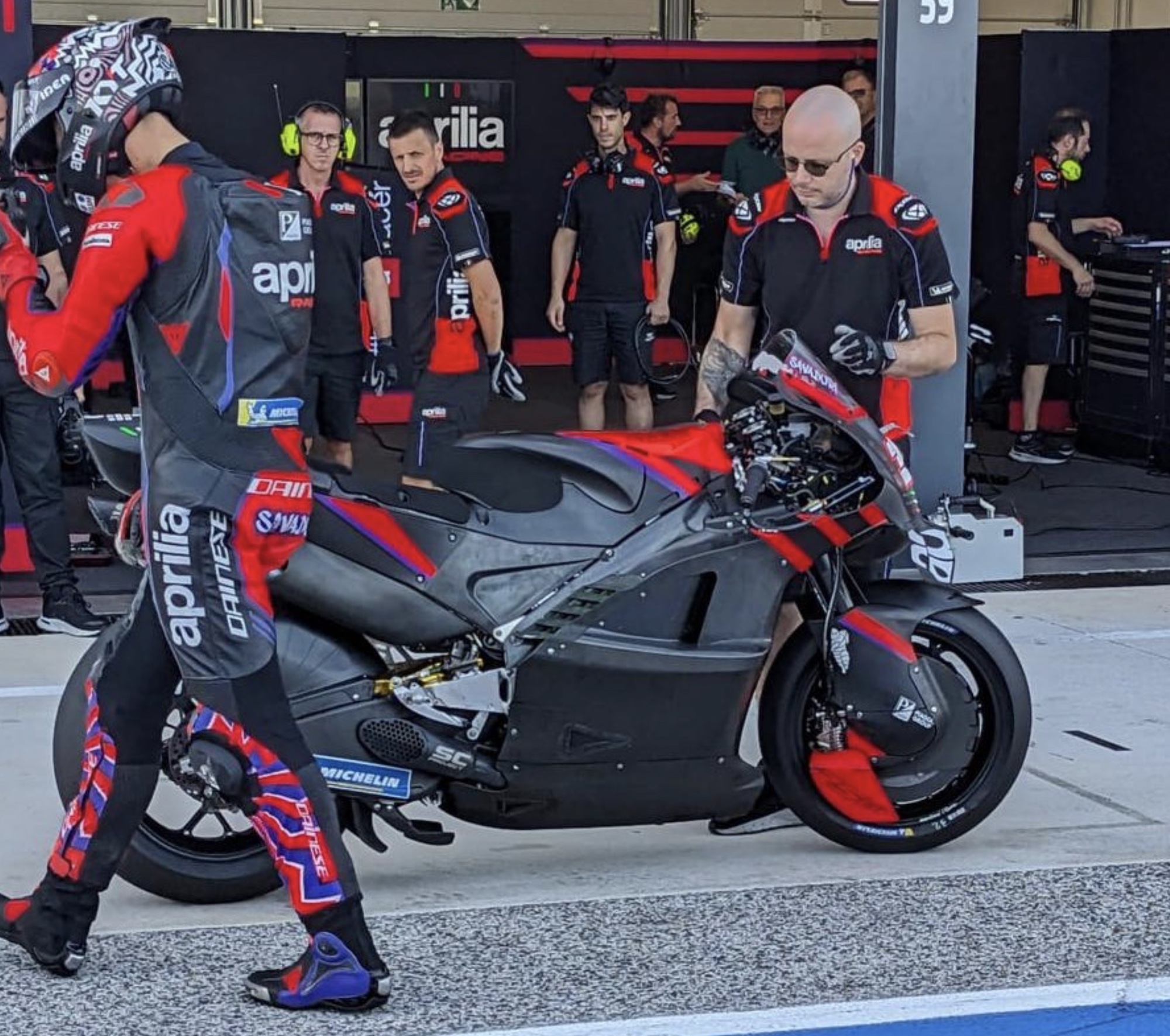 A view of Aprilia's RS-GP with what appears to be a carbon fibre frame. Media sourced from Twitter.
