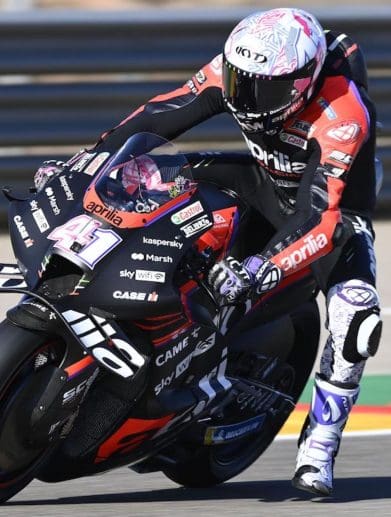 A view of Aprilia's RS-GP with what appears to be a carbon fibre frame. Media sourced from Visordown.