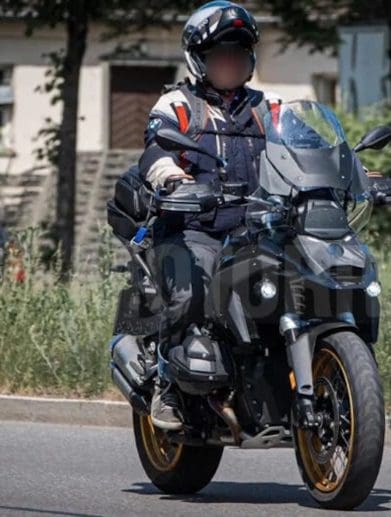 Spy shots showing a bigger-cc queen set to dethrone BMW's current touring enduro contender, the R 1250 GS. Media sourced from ADVPulse.