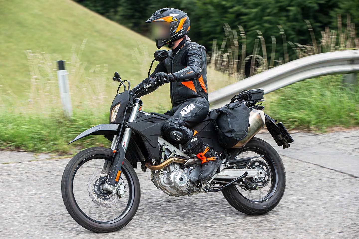 A spy shot of KTM's 690 Enduro R & SMC R. Media sourced from Jorsindo.