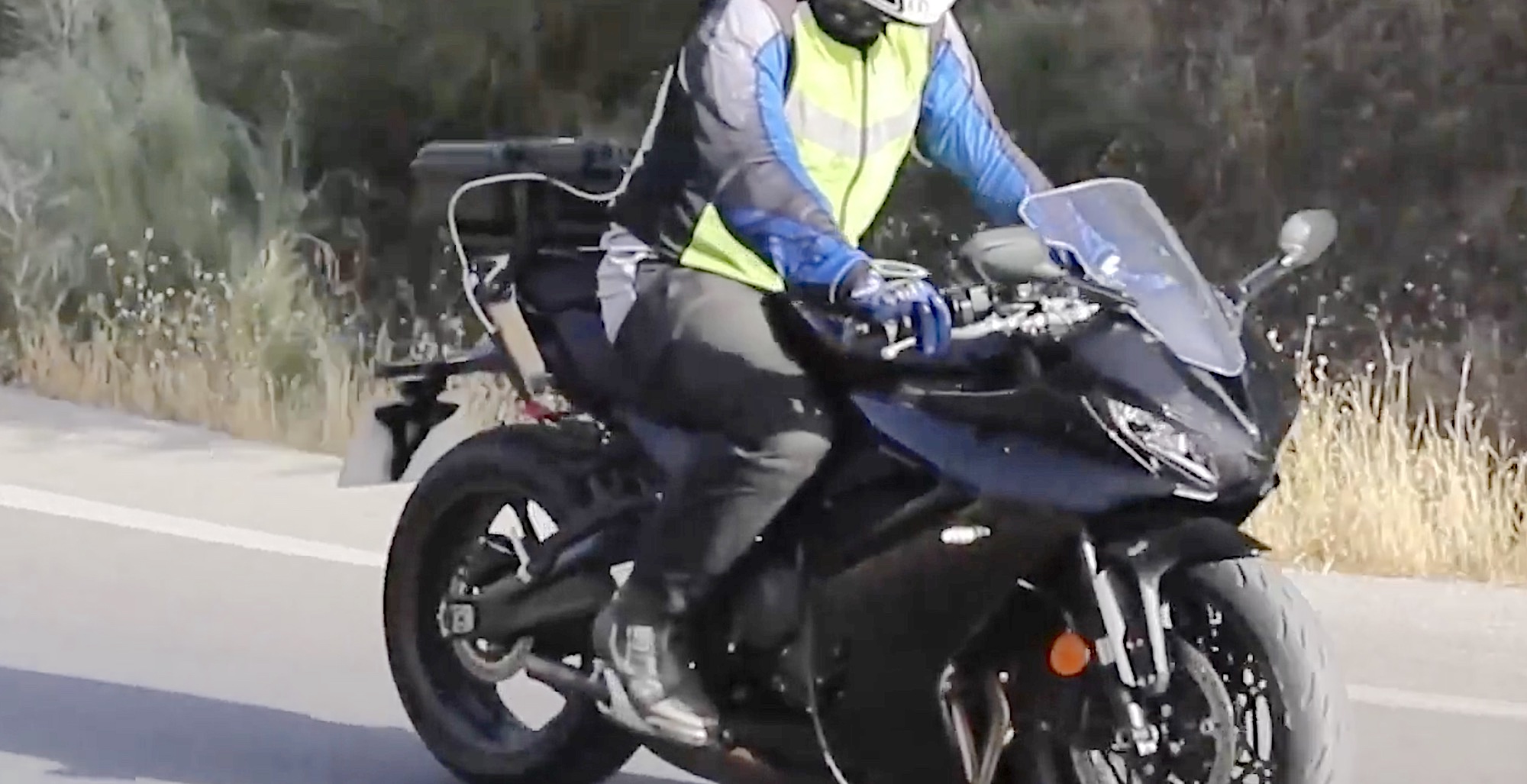 A view of a tester from Triumph trying out what we think is the anticipated Daytona 660. Media sourced from RideApart's video coverage.