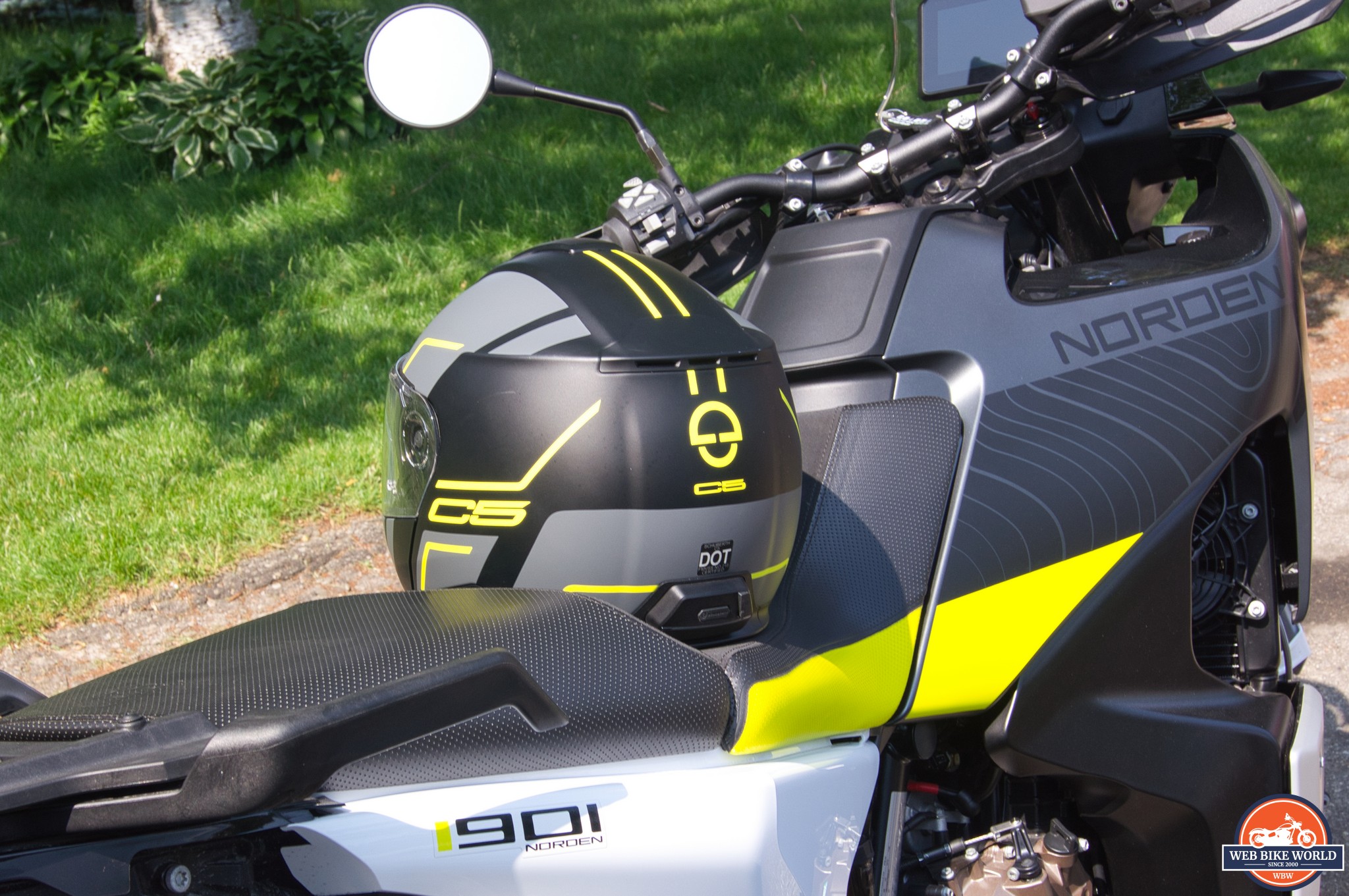 Hands On Review: Schuberth C5 Modular Helmet + SC2