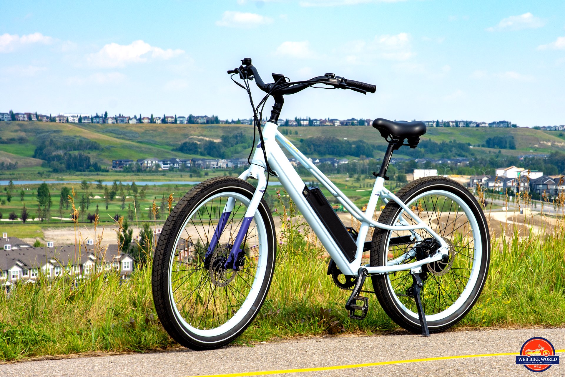 Surface 604 Sunny Day cruiser overlooking the ridge and golf course