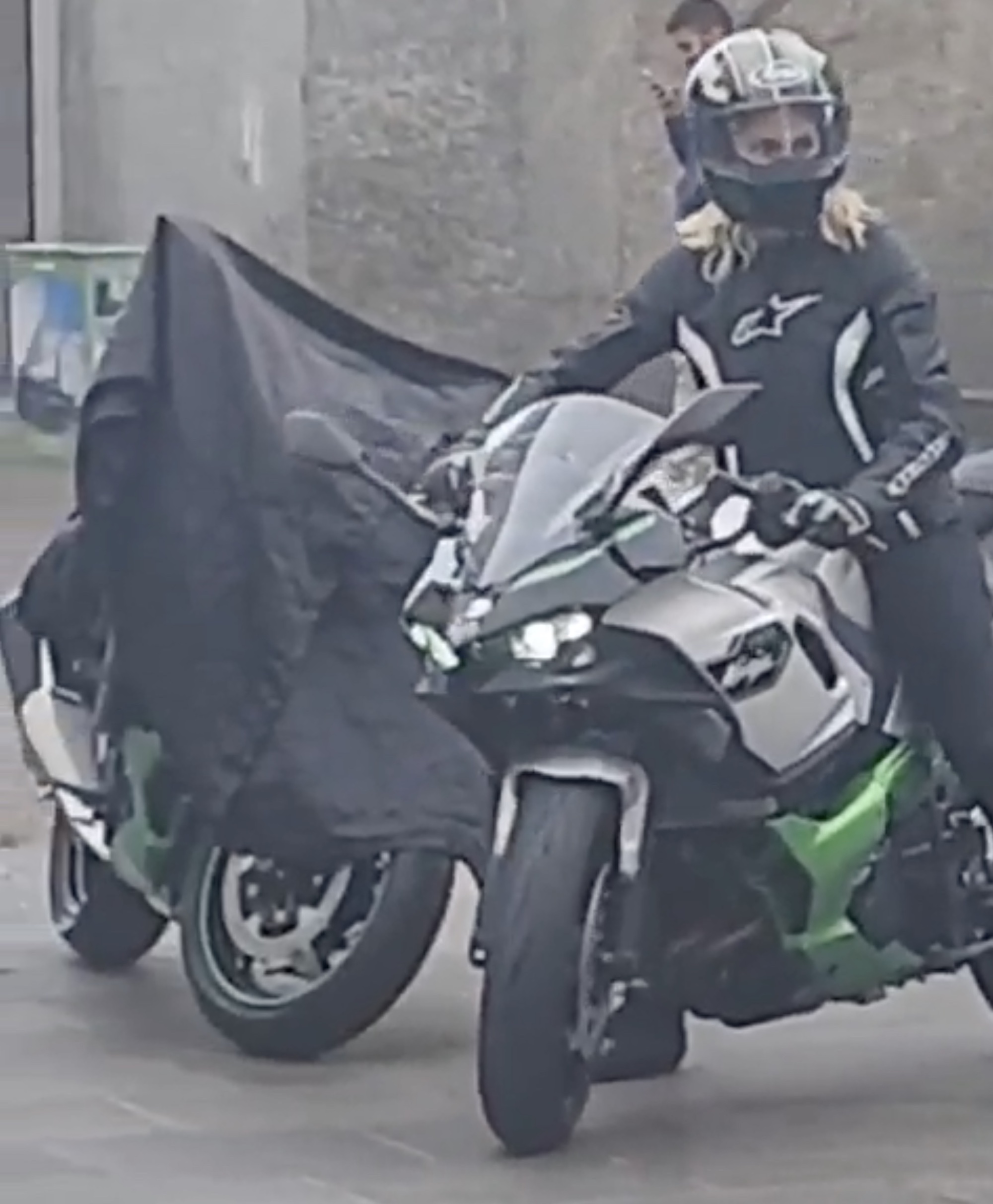 A view of Kawasaki's upcoming hybrid motorcycle. Media sourced from Turino Cronaca.