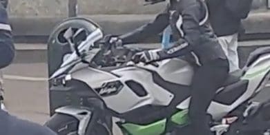 A view of Kawasaki's upcoming hybrid motorcycle. Media sourced from Turino Cronaca.