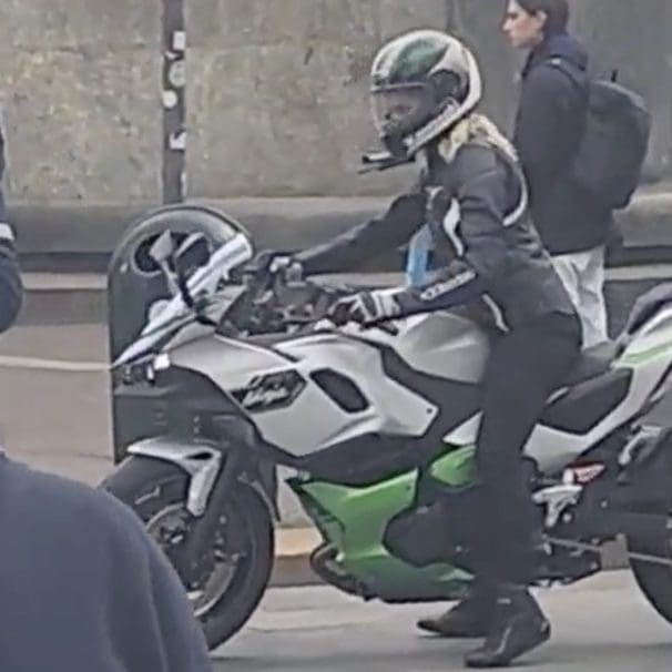 A view of Kawasaki's upcoming hybrid motorcycle. Media sourced from Turino Cronaca.