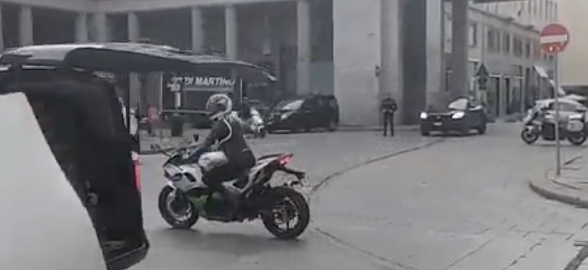 A view of Kawasaki's upcoming hybrid motorcycle. Media sourced from Turino Cronaca.