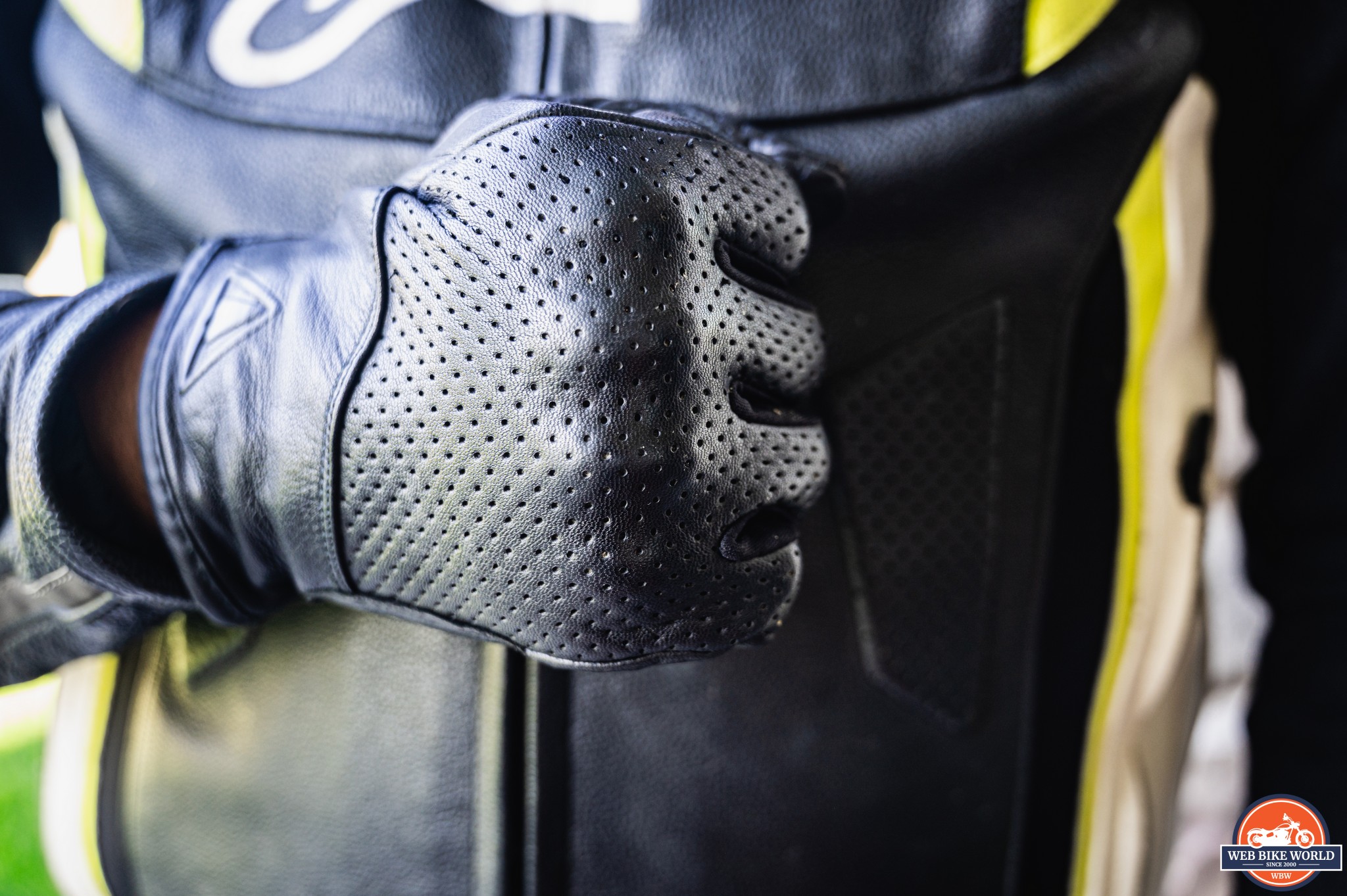 Front knuckle protection on the Racer USA Verano Gloves