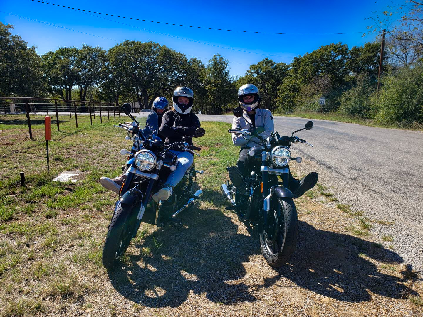 A view of Royal Enfield’s new-to-America Super Meteor 650, with myself and Steve Dasilva from Jalopnik. Utter ragamuffins, the lot. All rights reserved.