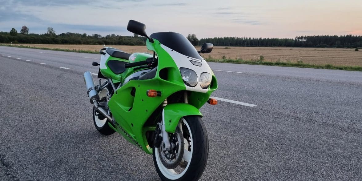 Kawasaki ZZ-R 1100 Ninja ZX-11 specs, quarter mile, lap times