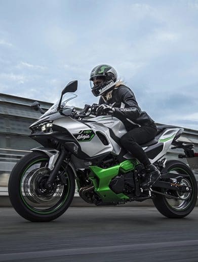 Kawasaki's 2024 Ninja 7 Hybrid Electric Vehicle (HEV). Media sourced from MCN.